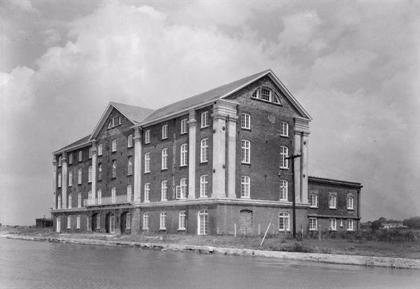 West Point Rice Mill, 1940. This is the only one of three antebellum rice mills on the peninsula that remains intact. Photo courtesy of HABS, LOC.